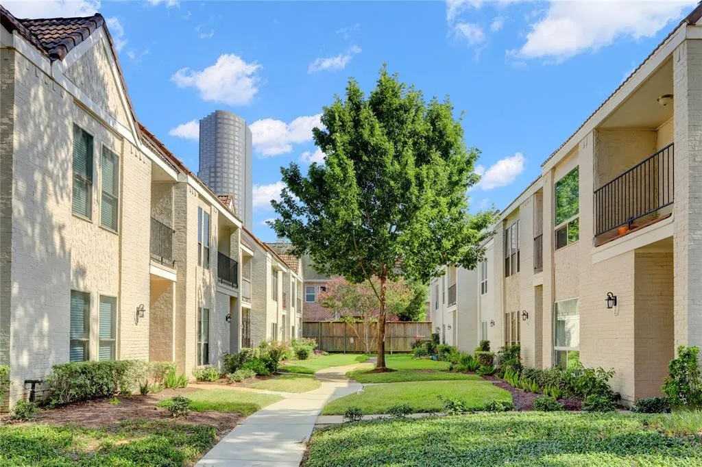 Courtyard walkway between Augusta Valley townhomes